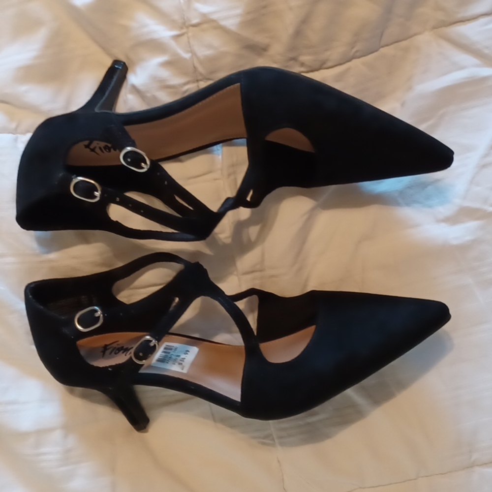 Heels - Picture 2 of 8